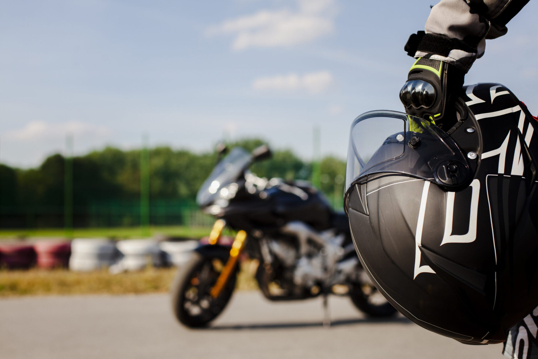 ¿Qué motos de 3 ruedas se pueden conducir con carnet B?