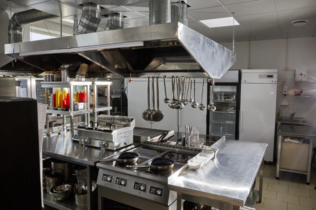 Errores comunes en el diseño de cocinas industriales – Fallos frecuentes y soluciones prácticas